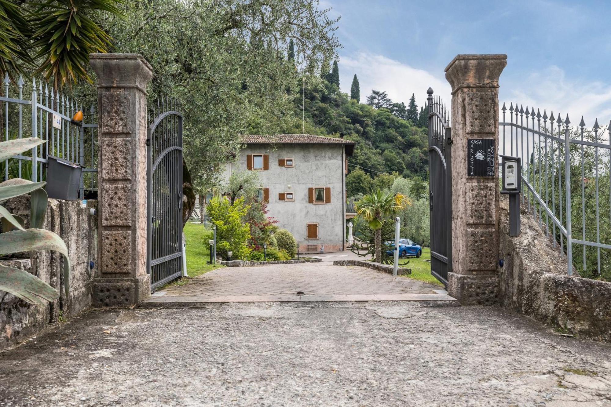 マルチェージネCasa Carlottaアパートメント エクステリア 写真